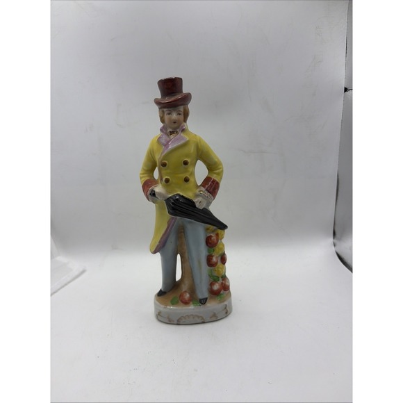 Other - VINTAGE PORCELEIN GENTLEMAN w/ UMBRELLA FIGURINE JAPAN.